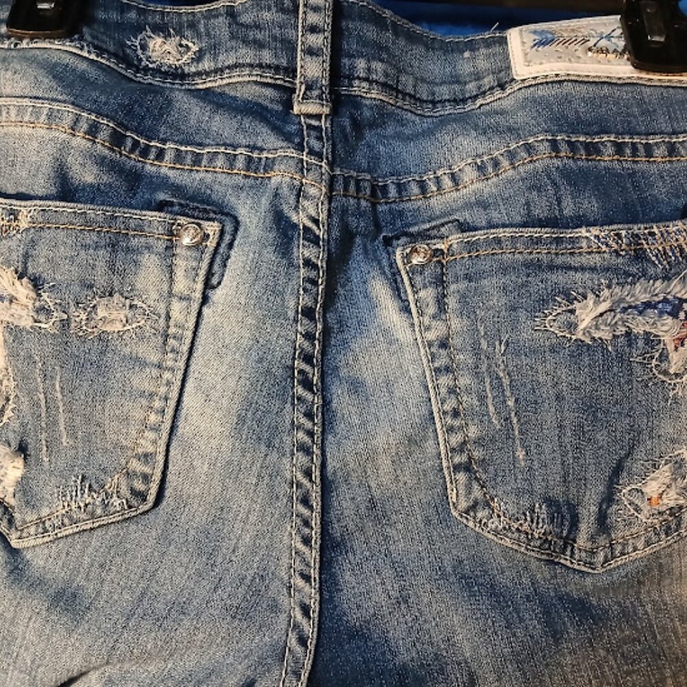 Grace in LA Distressed Crop Jean Sz 28 x 26 Medium Light wash Fray